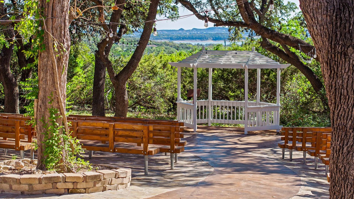 Canyon Lake Hotel | The Claire Hotel