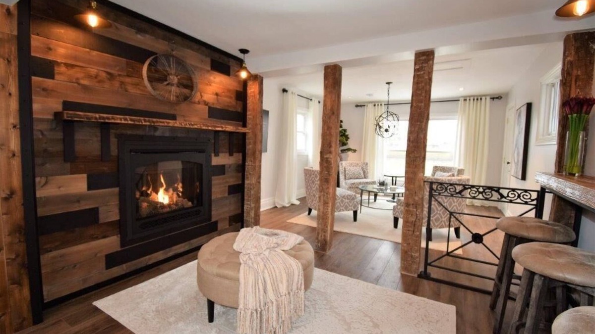 St. Davids House | The Clement House est 1786, backing onto the Ravine Vineyard Estates Winery