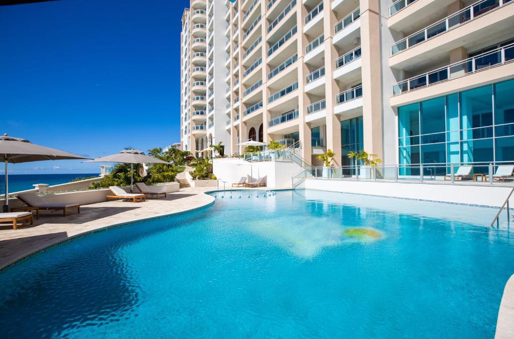 Maho Apartment | *The CLIFF_ BEACHFRONT and LUXURY MODERN UNIT* C2