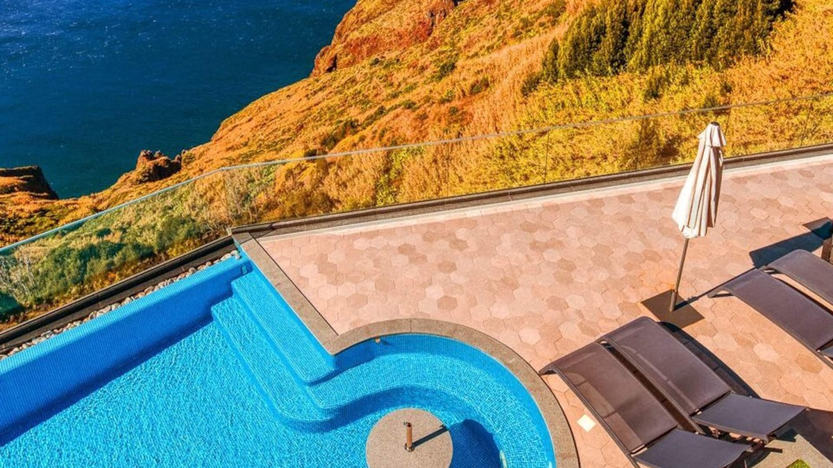 Faja da Ovelha House | The Cliffhouse by LovelyStay