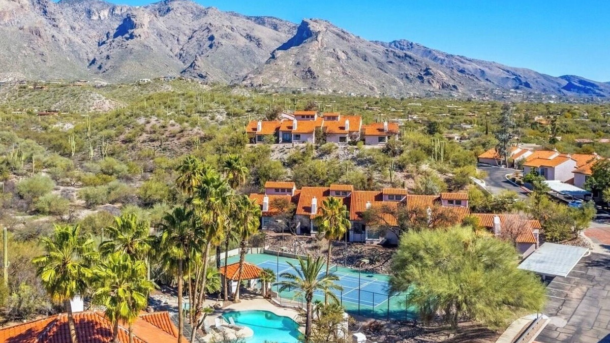 Tucson Condo | The Cliffrose Catalina - couples retreat in fully-equipped condo, pool, mtns 🌵