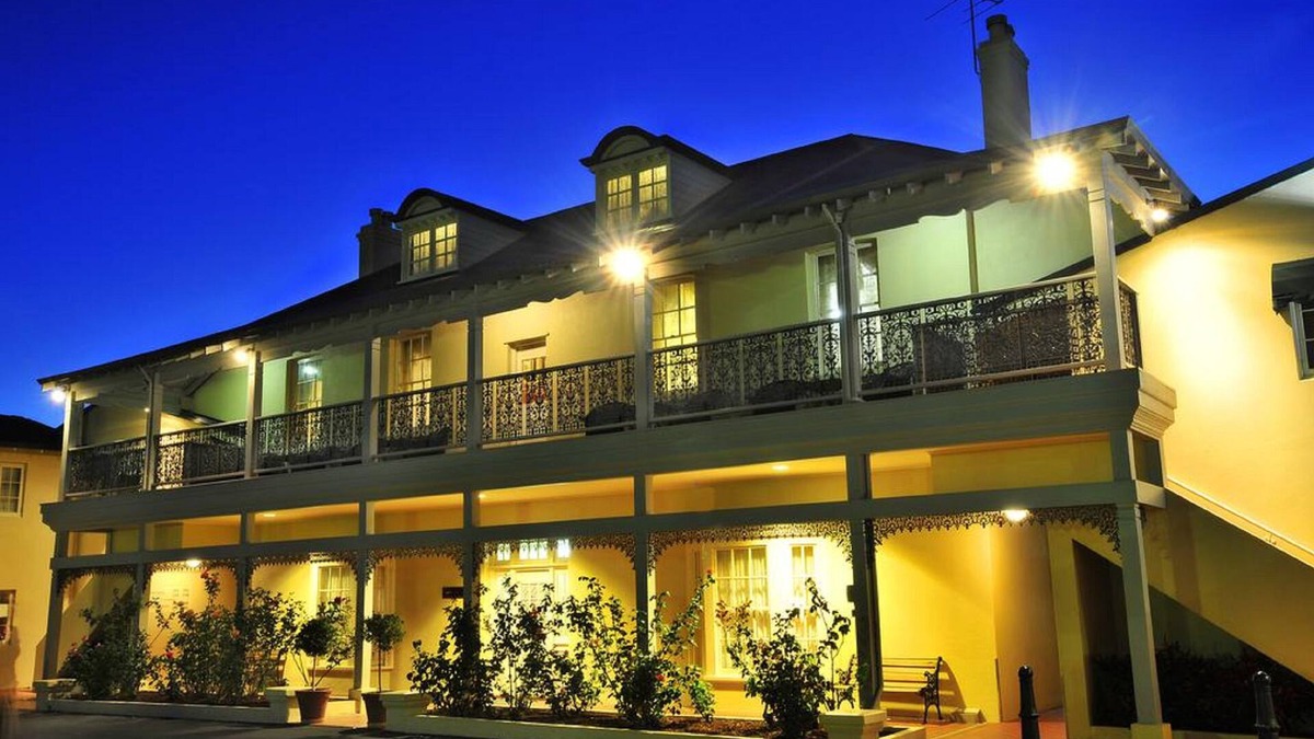 Bunbury Hotel | The Clifton & Grittleton Lodge