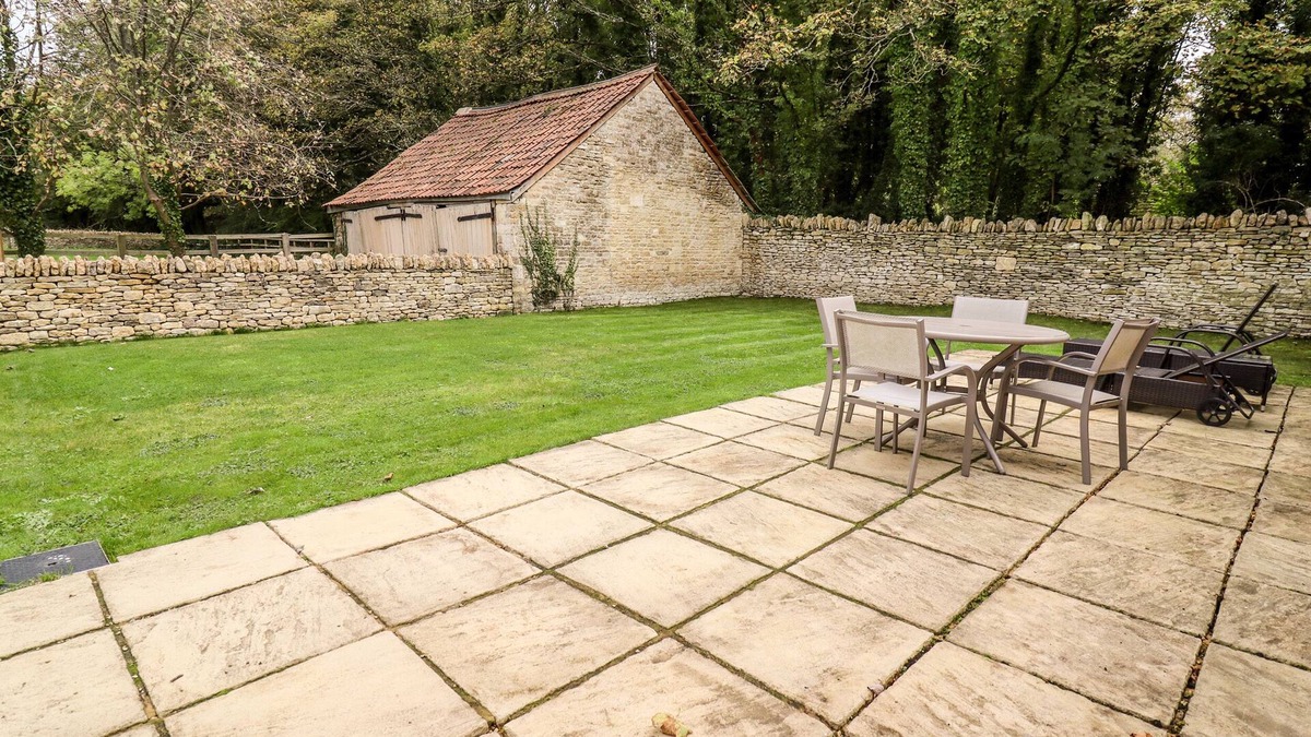 South Cerney Cottage | The Clock Tower