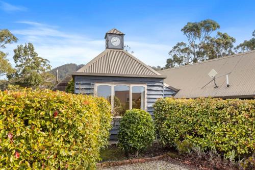 Kettering Villa | The Clocktower - Serene Stay at Herons Rise Vineyard