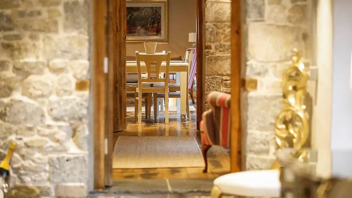 Gileston Apartment | The Coach House At Gileston Manor Coastal Retreat