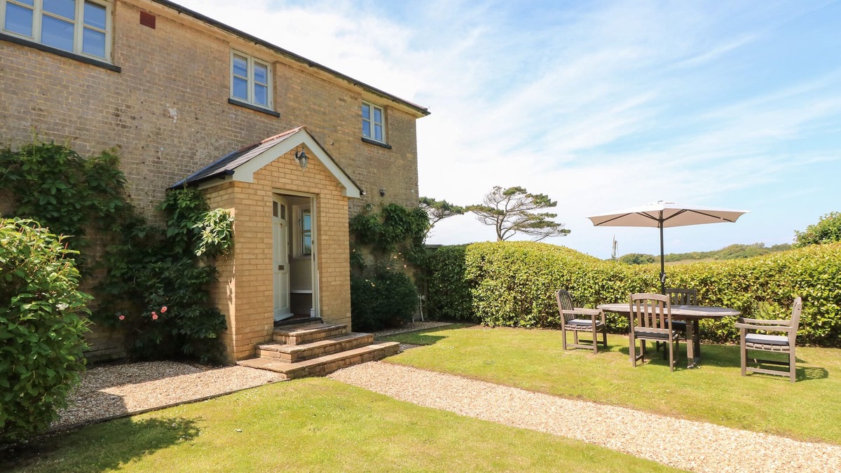 Chale Cottage | THE COACH HOUSE, family friendly, luxury holiday cottage in Chale