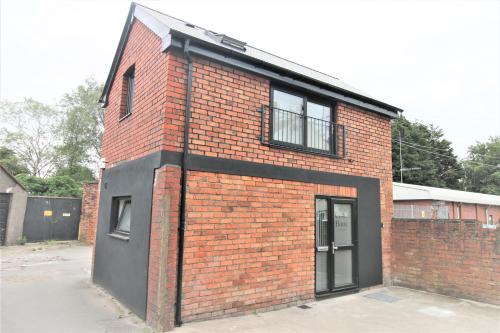 Heath Apartment | The Coach House - Free Private Parking - by Property Promise