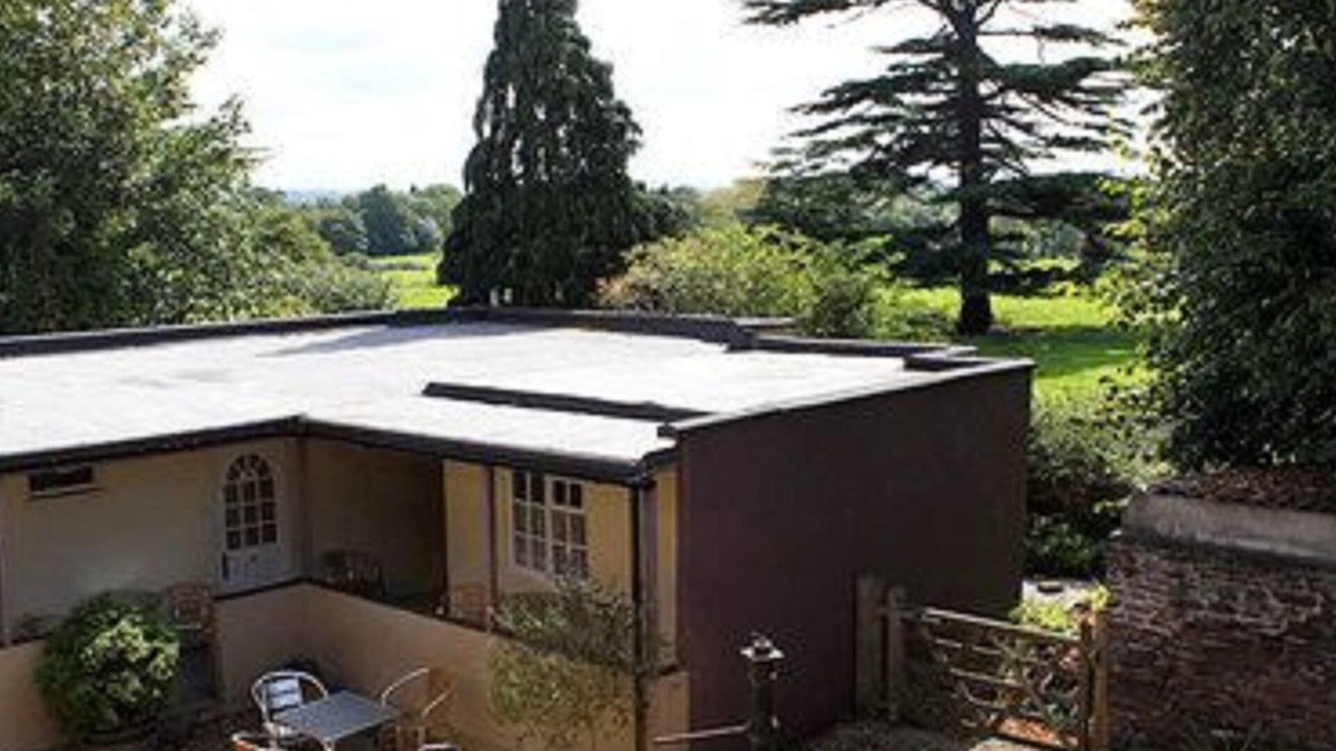 Hambrook Bed & Breakfast | The Coach House