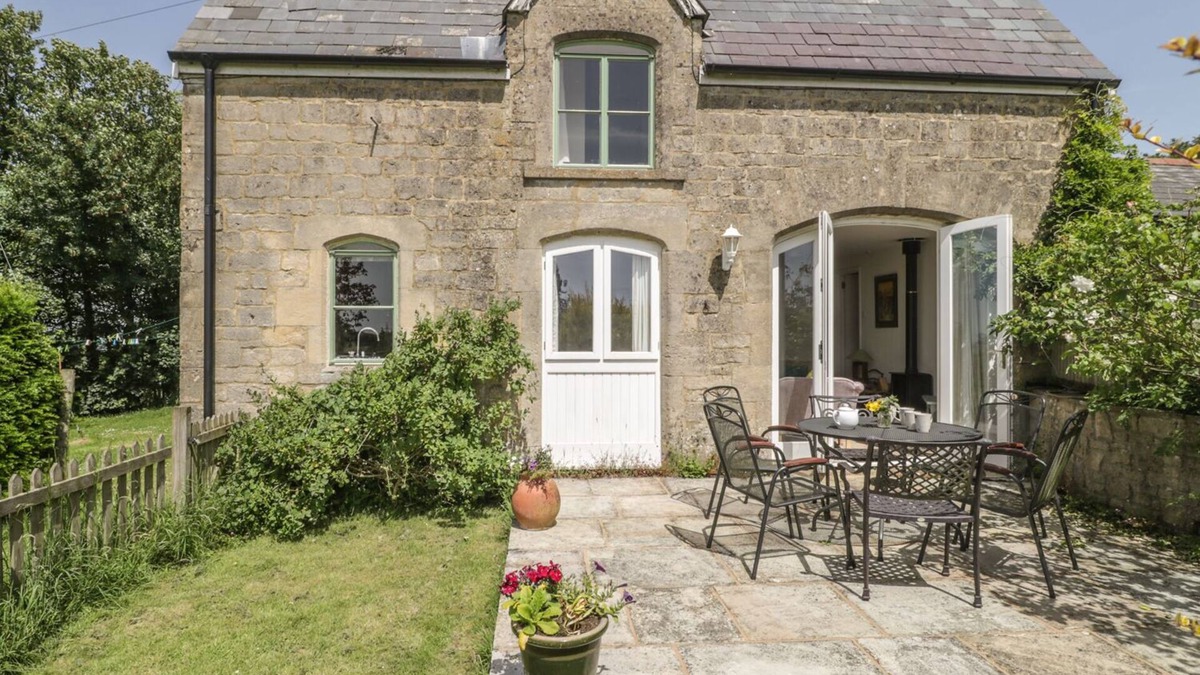 Shepton Mallet House | THE COACH HOUSE, pet friendly, character holiday cottage in Wells