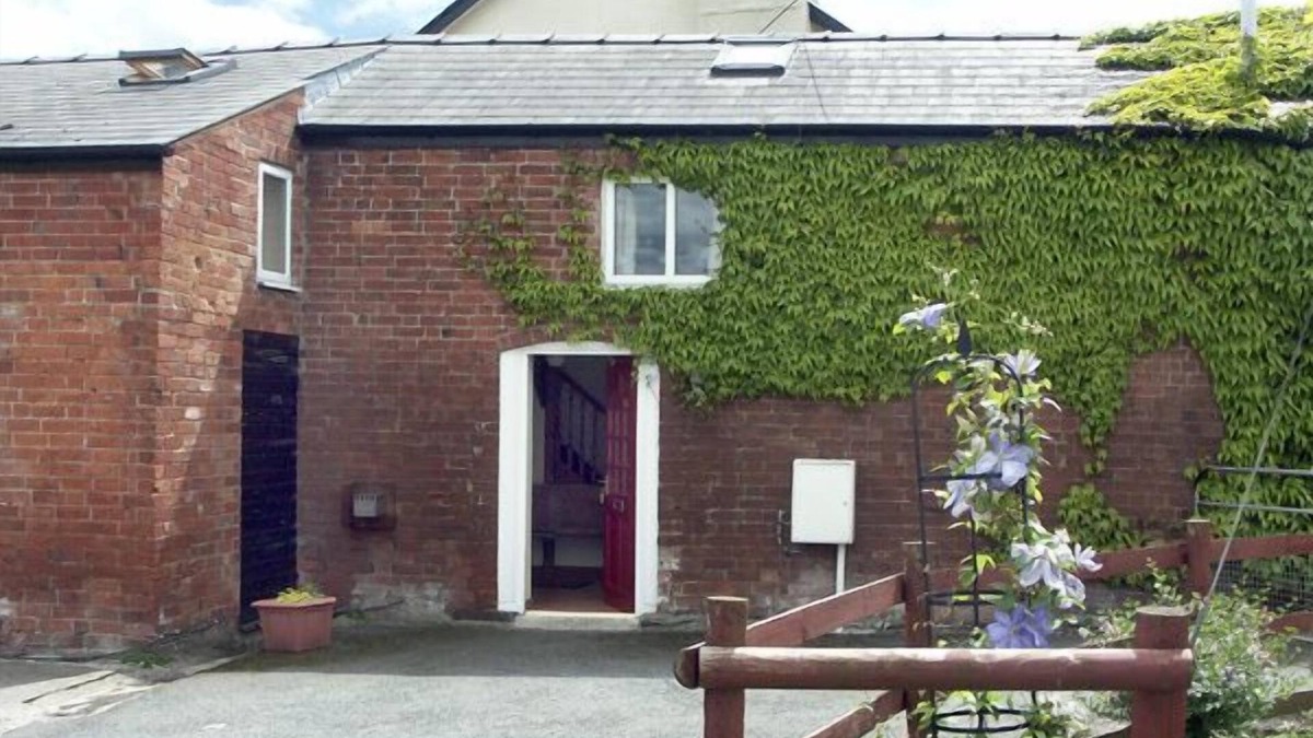 Canon Pyon Cottage | THE COACH HOUSE, pet friendly, with a garden in Canon Pyon