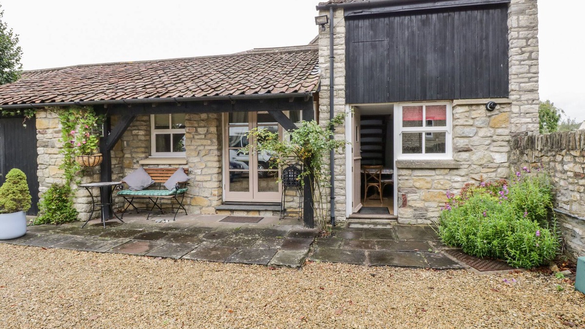 Swineford Cottage | THE COACH HOUSE, romantic, country holiday cottage in Bitton
