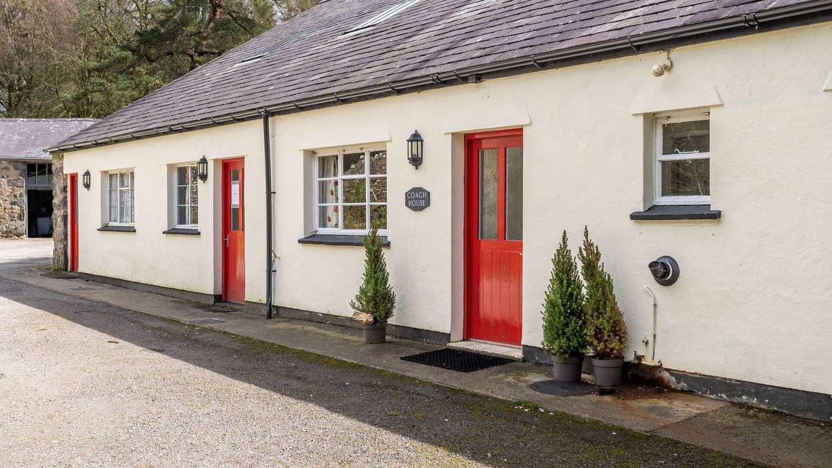 Rhyd-y-clafdy Cottage | The Coach House - sleeps 10 guests in 5 bedrooms