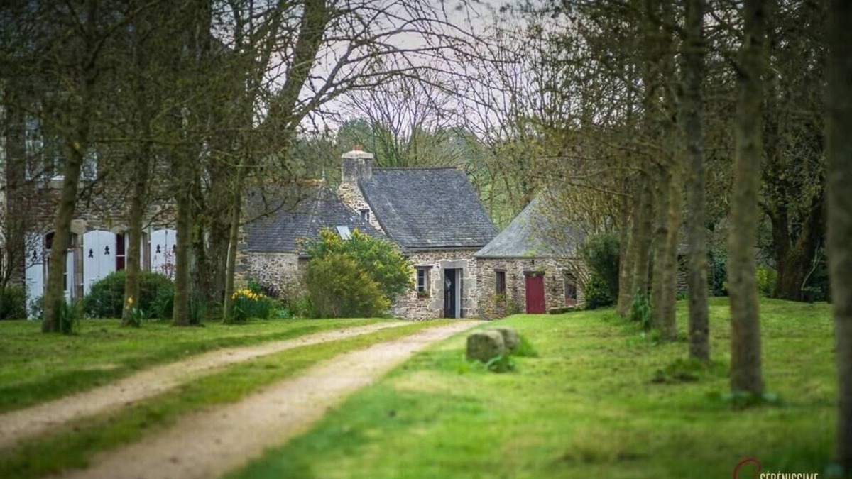 Pleyber-Christ House | The Coachman’s House in Pleyber-Christ