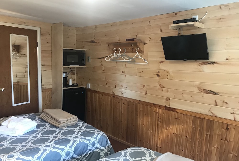 Cape Tormentine Cabin | The Coastal Cabins- Cabin # 3 - walking minutes from the sandy beach