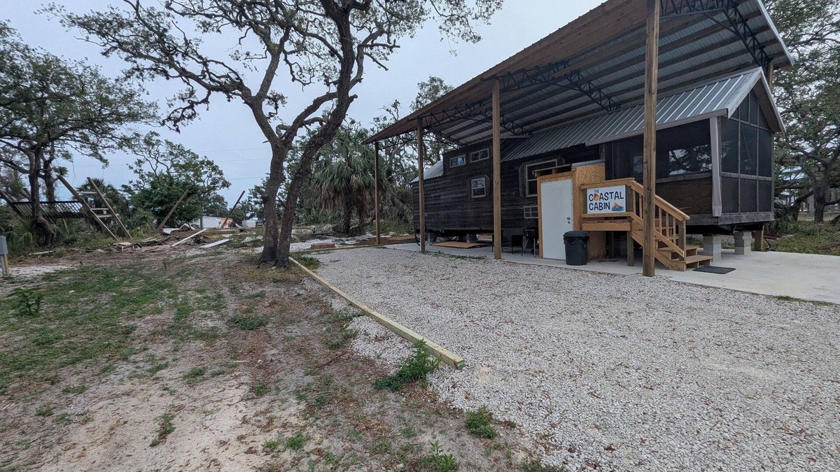 Horseshoe Beach Cabin | The coastal cabin ready for your family, friends, and your furry family members.