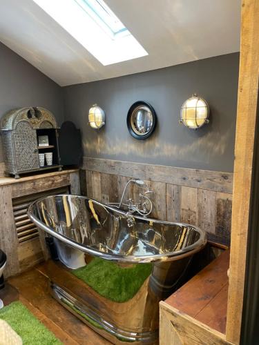 Nantwich Apartment | The Cocktail Lounge at Cheshire Boutique Bathhouse