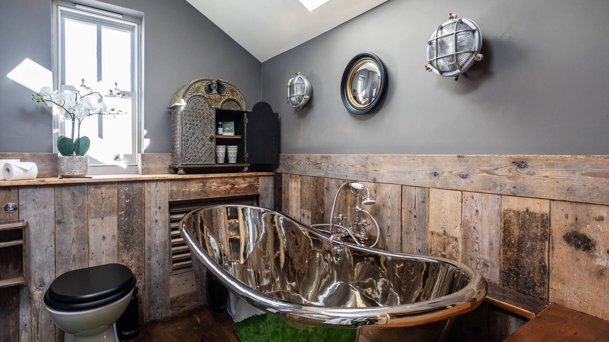 Nantwich Cottage | The Cocktail Lounge - sleeps 2 guests in 1 bedrooms