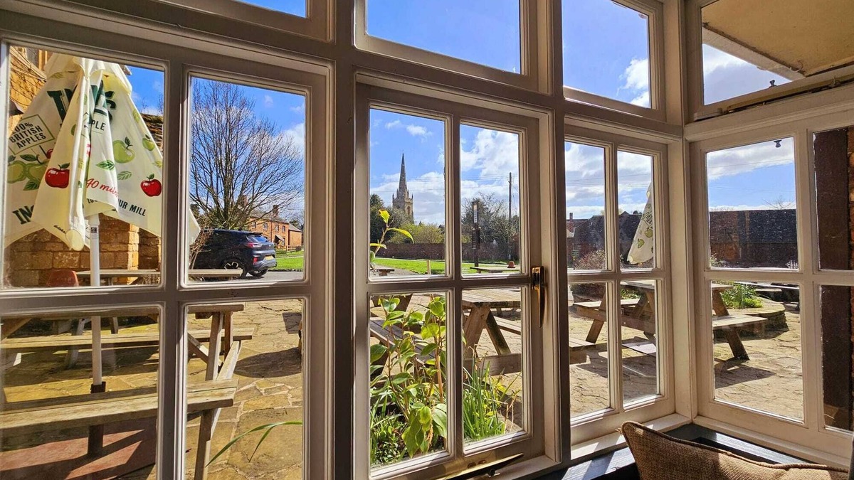 Quedgeley Hotel | The College Arms