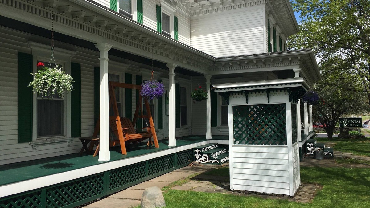 Grand Gorge Hotel | The Colonial Motel