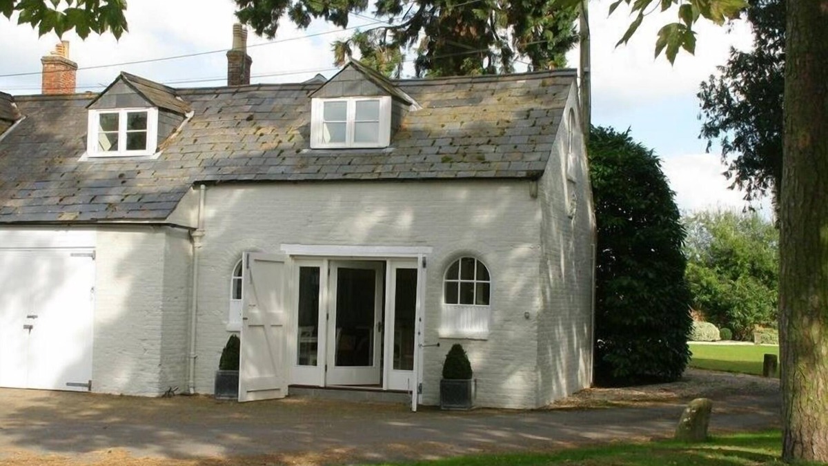 Chippenham Cottage | THE COMEDY, family friendly, character holiday cottage in Malmesbury