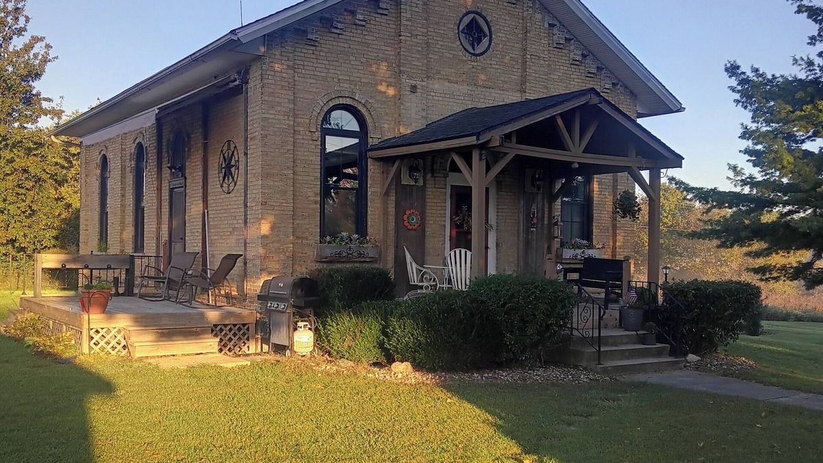 Palmyra House | The Comfort Schoolhouse, Est 1872