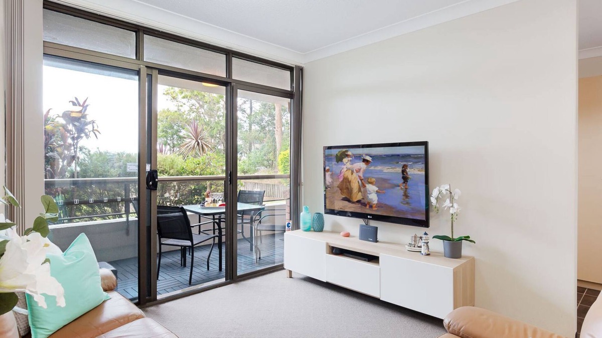 Nelson Bay Apartment | The Commodore 22, 9 Donald St - Wi-Fi, Air Conditioning