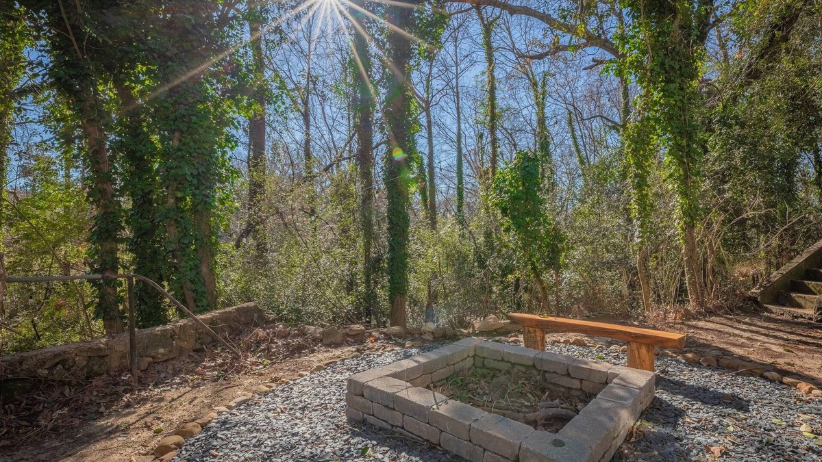 Athens House | The Complex on Bobbin Mills