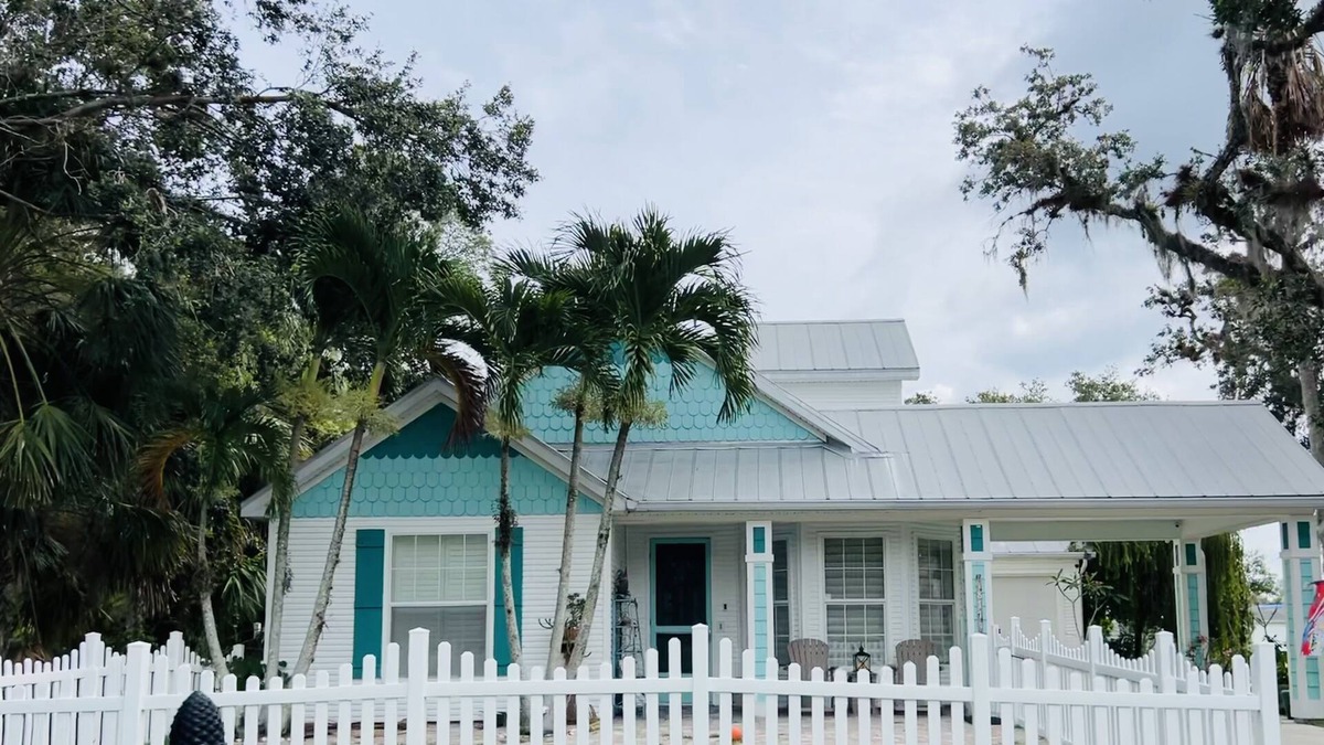 Alva House | The Conch and Cracker Cottage in Alva