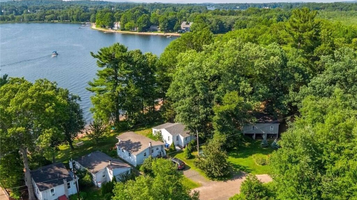 Melrose House | The Congamond Cottages: Private Lakefront Cottage
