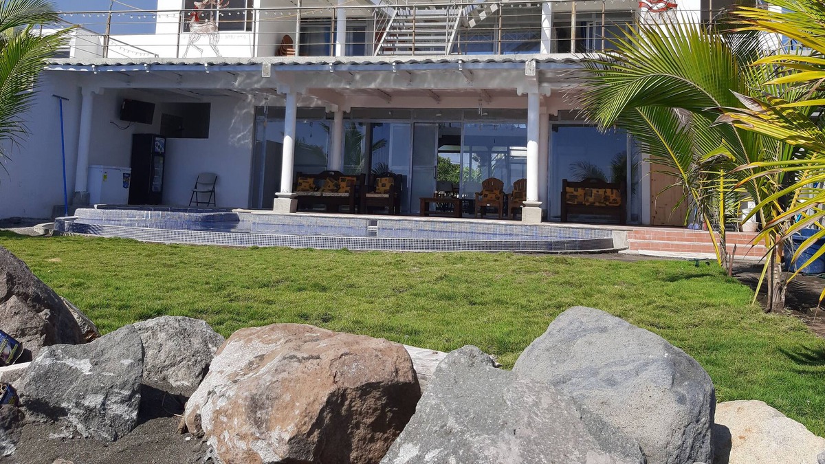 Iztapa Bed & Breakfast | The Container Hotel And Restoran
