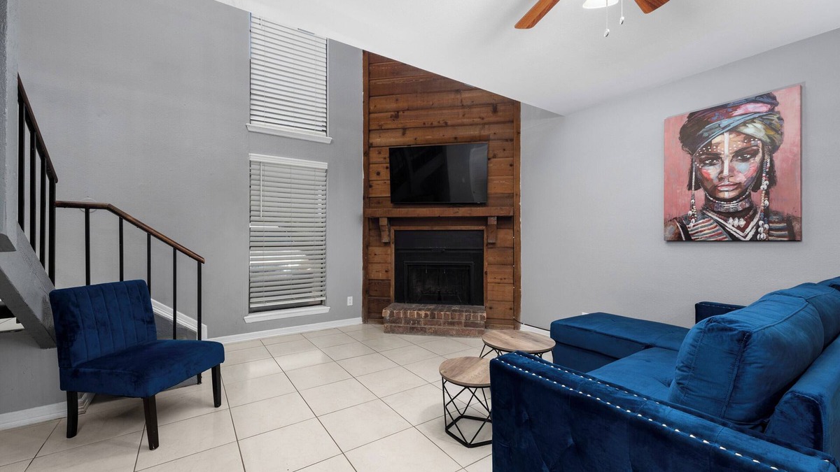 Brownsville Condo | The Contemporary Loft