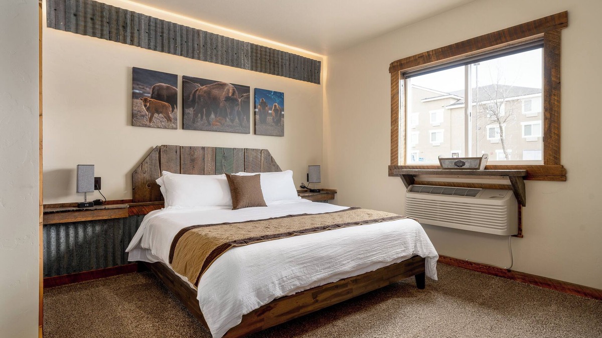 West Yellowstone Hotel | The Continental Divide 2 bedroom Suite