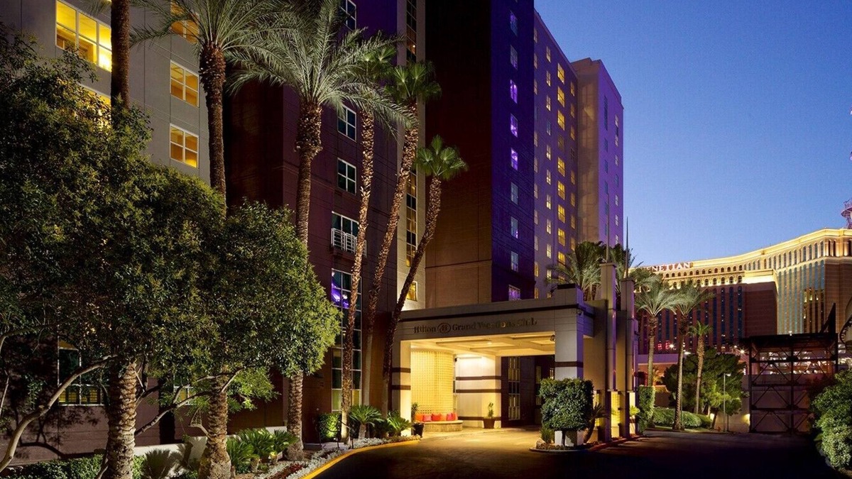 Las Vegas Resort | The Convention Reprieve, steps from the Strip & 8 minutes to convention centers