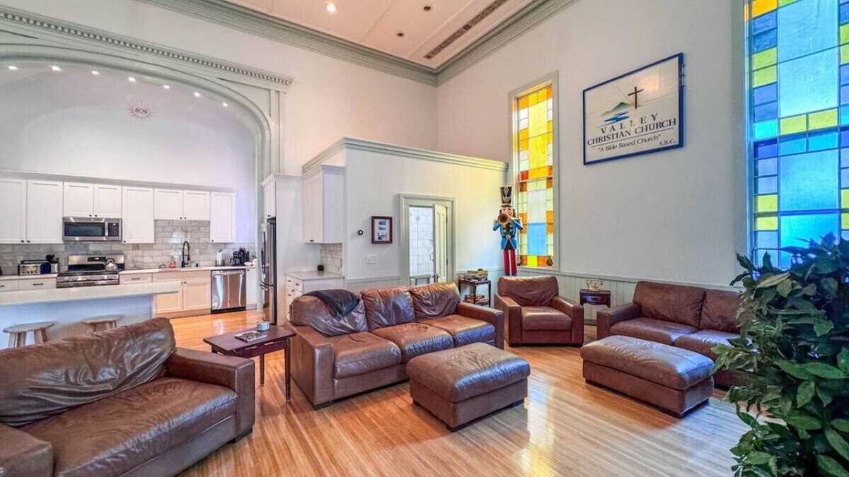 Conway House | The Conway Meeting House + Church | 10 BDRM + Pond