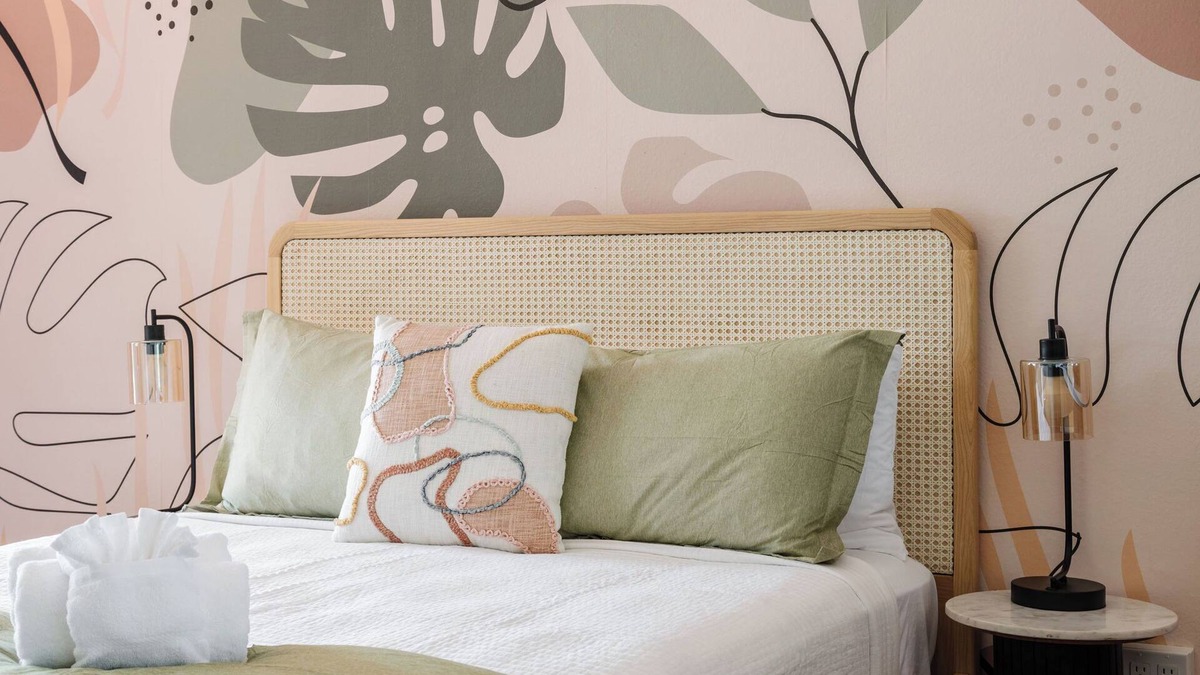 Vilano Beach Hotel | The Coquina Queen Studio -5 min walk to beach!