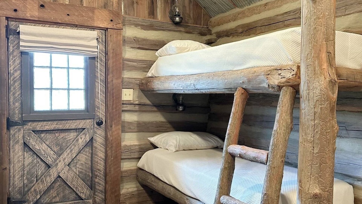 Fruitvale Cabin | The Corn Crib Cabin at Green Frog Farm