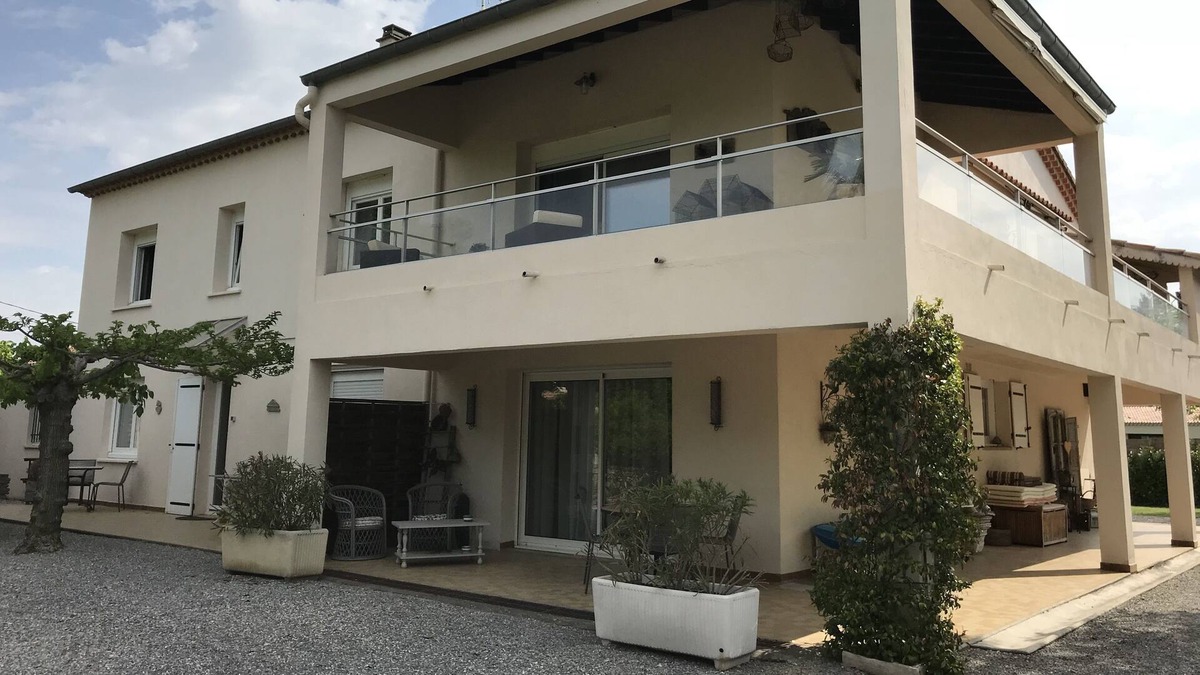 Saint-Christol-Les-Ales Apartment | The Cottage of the Oaks