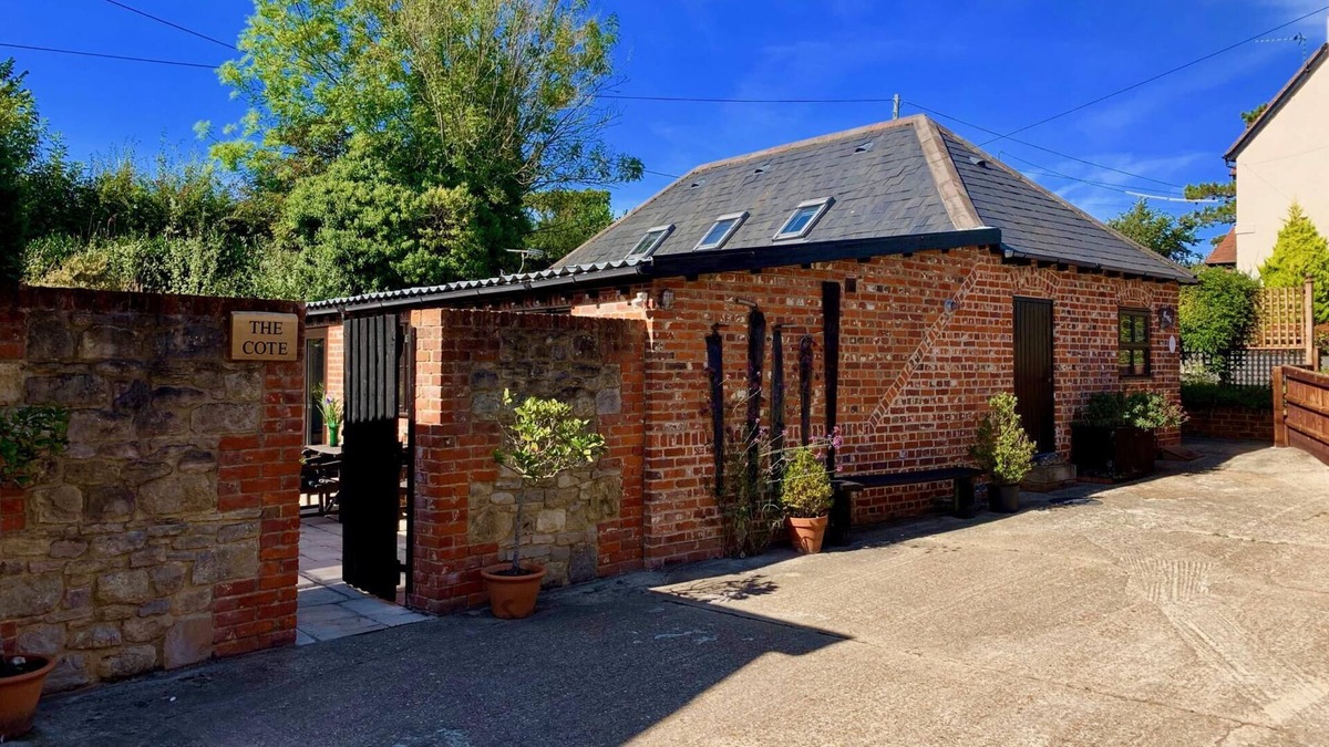 Ryde House | The Cote is a stunning converted barn cottage