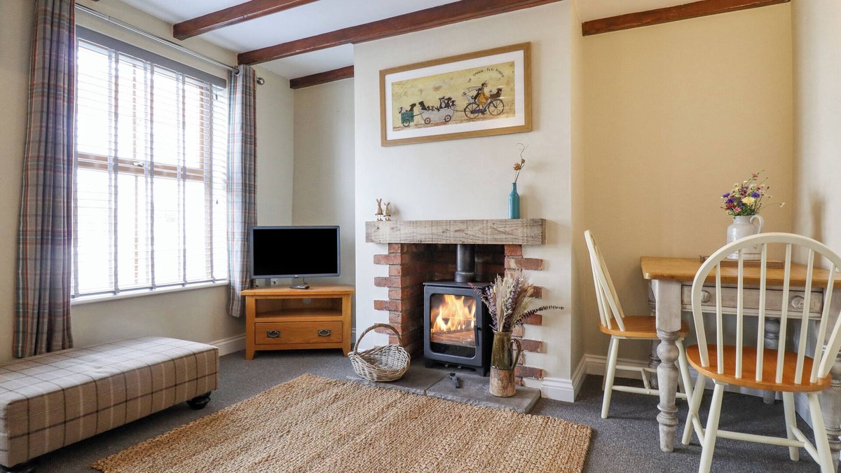 Winestead Cottage | THE COTTAGE 16 NORTHSIDE, pet friendly, with open fire in Patrington