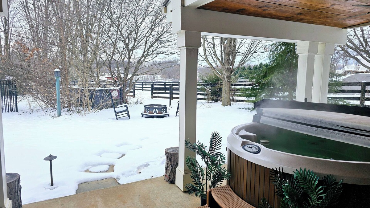 Leesburg Cottage | The Cottage at Firefly Cellars, cozy getaway in Loudoun wine country!