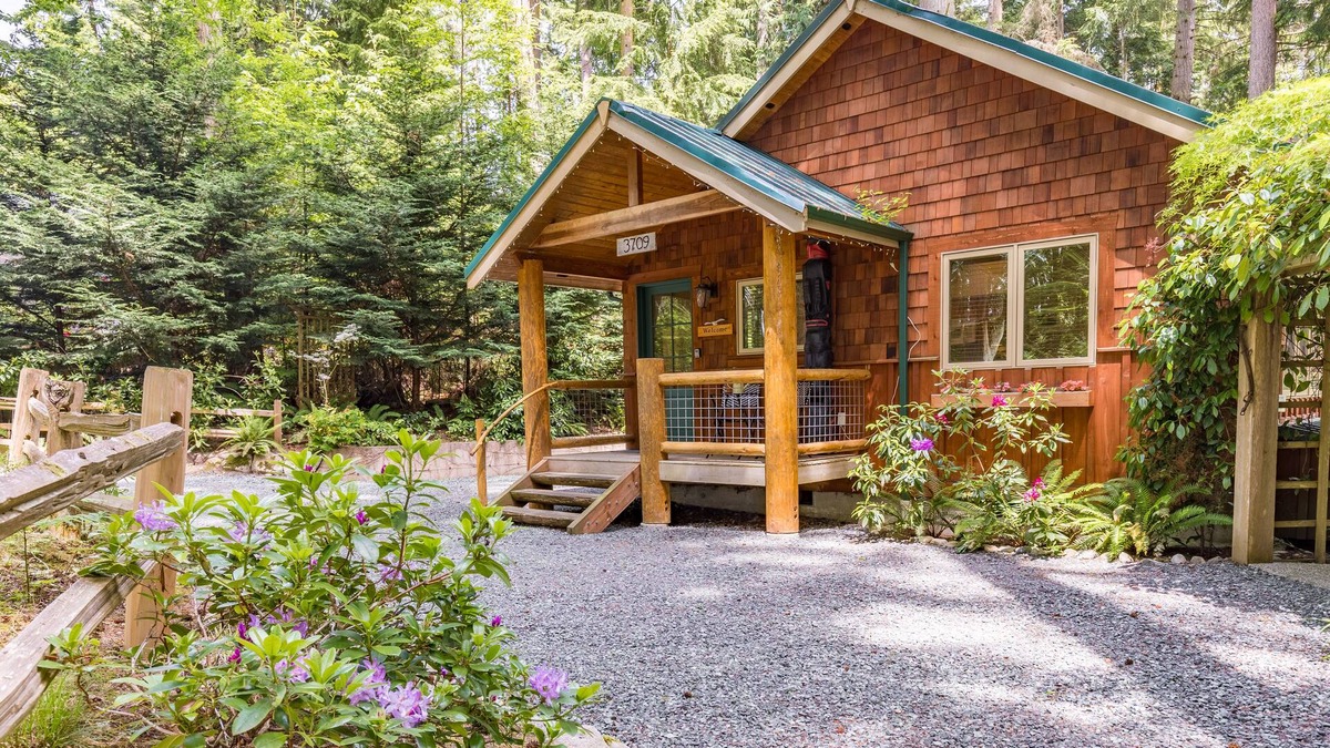Langley House | The Cottage at Herons Roost by AvantStay