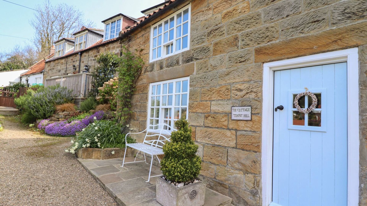 Sandsend Cottage | THE COTTAGE, character holiday cottage, with a garden in Sandsend