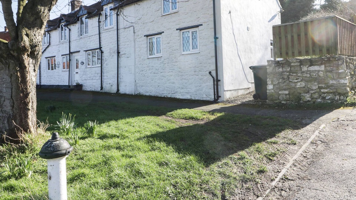 Staxton Cottage | THE COTTAGE, family friendly, character holiday cottage in Staxton