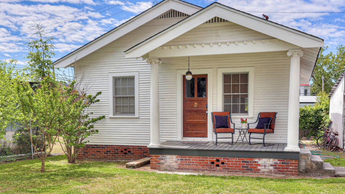 Downtown Cottage | The Cottage-I bedroom with AC and WiFi in historic Augusta