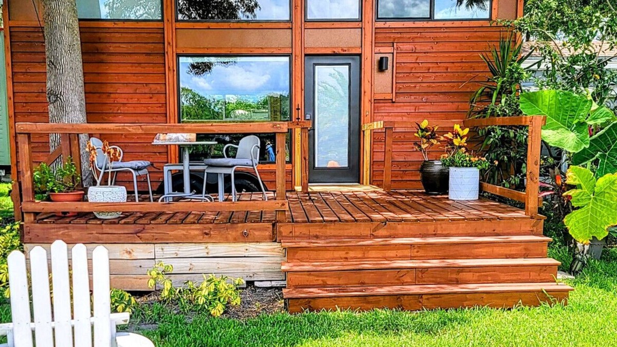 Northwest Orlando House | The Cottage Lakefront Tiny Home 6 plus month Rental