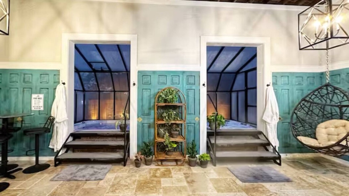 Eudora House | The Cottage: Luxurious Getaway! Pool-Hot Tub-Sauna