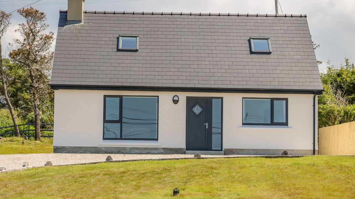 Brinlack House | THE COTTAGE, pet friendly, with open fire in Derrybeg, County Donegal