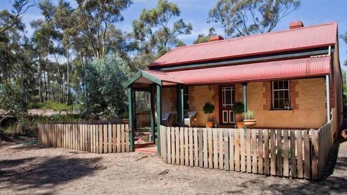 Strathfieldsaye Cottage | The cottage - Strathfieldsaye Bendigo