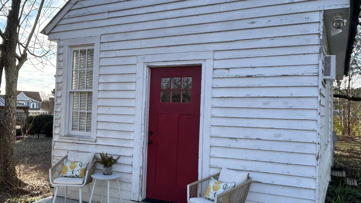 Raleigh Cottage | The Cottage @ the Farmhouse. 20 minutes from DT Raleigh!
