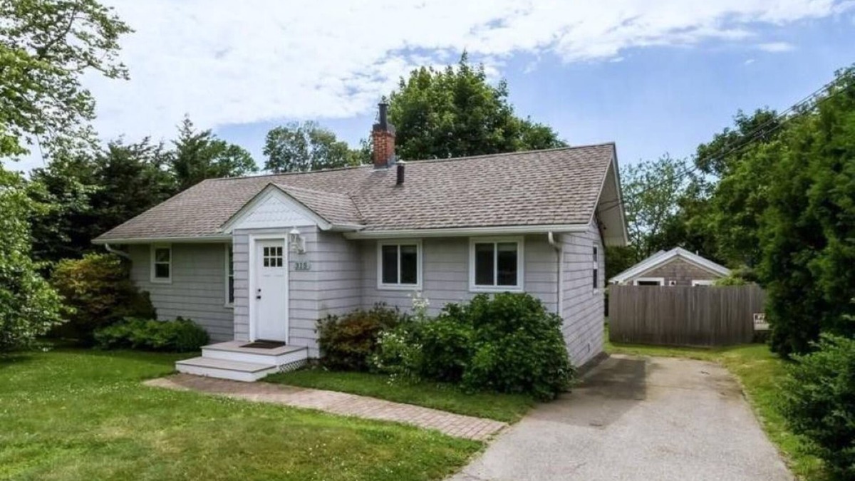 Newport East Cottage | “The Cottages" 3 separate cottages 5 bedrooms